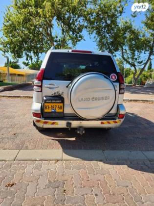 טויוטה לנד קרוזר ארוך 4X4 Luxury אוט' דיזל 8 מק' 3.0 (166 כ''ס) דיזל 2005 למכירה ברמת גן