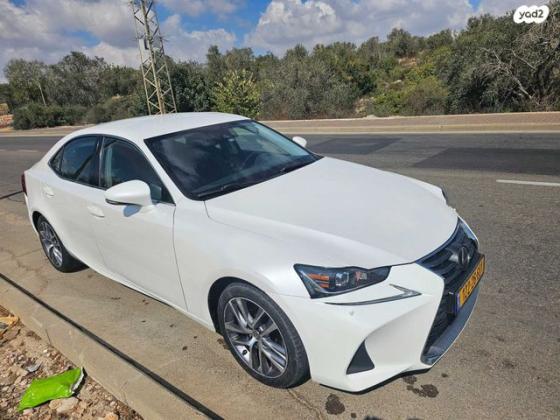 לקסוס IS300h Luxury SR הייבריד אוט' 2.5 (181 כ''ס) בנזין 2018 למכירה בברקן