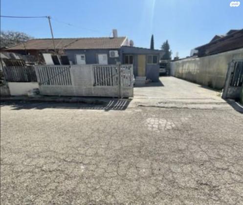 המעפילים 10 (עפולה עילית)