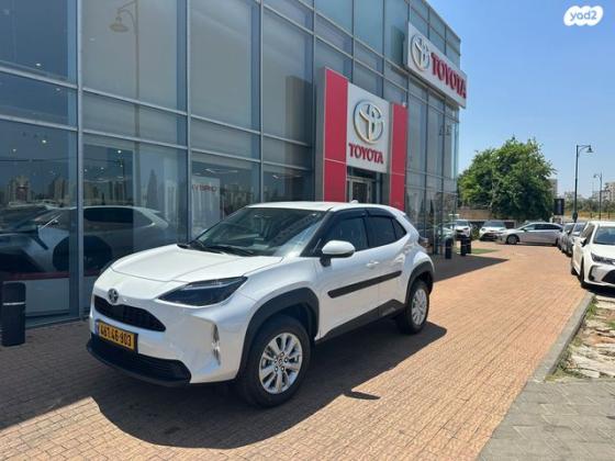 טויוטה יאריס קרוס HSD Urban אוט' 1.5 (92 כ''ס) בנזין 2023 למכירה בפתח תקווה