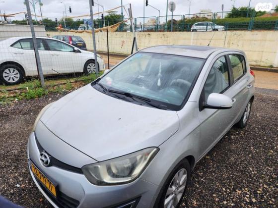 יונדאי i20 Inspire אוט' 1.4 (100 כ"ס) [2009-2015] בנזין 2013 למכירה בפתח תקווה