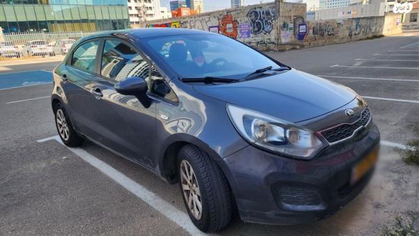 קיה ריו LX הצ'בק ידני 1.2 (82 כ''ס) בנזין 2012 למכירה ברמת גן