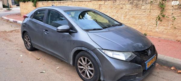 הונדה סיוויק האצ'בק החדשה Comfort אוט' 1.8 (142 כ''ס) בנזין 2014 למכירה בצפריה