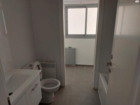 אדמונד סחייק 1 (נוה יעקב)