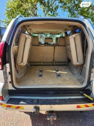 טויוטה לנד קרוזר ארוך 4X4 Luxury אוט' דיזל 8 מק' 3.0 (166 כ''ס) דיזל 2005 למכירה ברמת גן