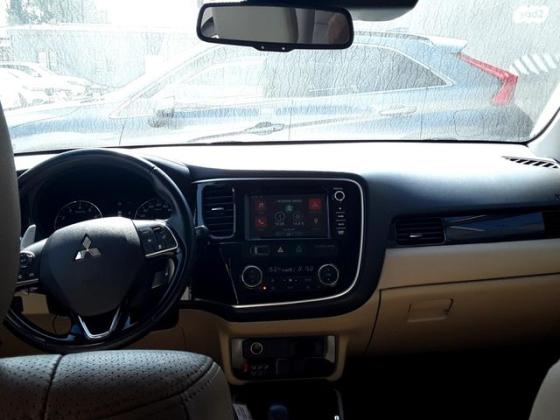 מיצובישי אאוטלנדר Premium אוט' 7 מק' 2.0 (150 כ''ס) בנזין 2017 למכירה ב
