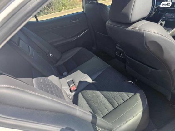 לקסוס IS300h Luxury SR הייבריד אוט' 2.5 (181 כ''ס) בנזין 2018 למכירה בברקן