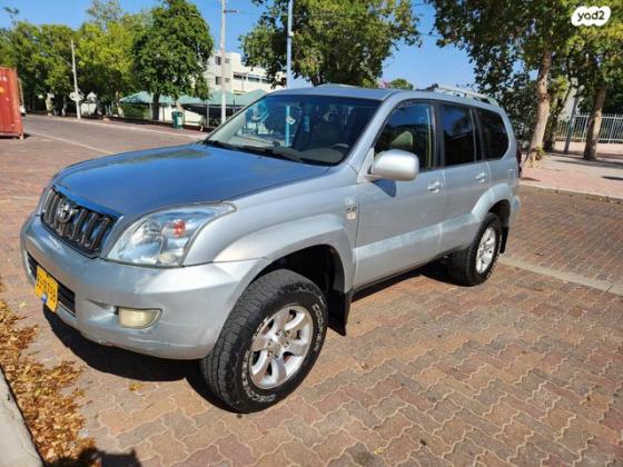 טויוטה לנד קרוזר ארוך 4X4 Luxury אוט' דיזל 8 מק' 3.0 (166 כ''ס) דיזל 2005 למכירה ברמת גן