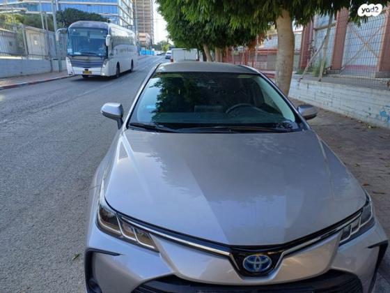 טויוטה קורולה הייבריד Sense סדאן אוט' 1.8 (98 כ''ס) בנזין 2022 למכירה בפתח תקווה