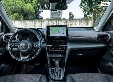 טויוטה יאריס קרוס HSD Urban אוט' 1.5 (92 כ''ס) בנזין 2022 למכירה בפתח תקווה