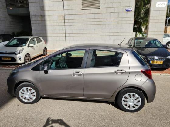 טויוטה יאריס Style אוט' 1.3 (99 כ"ס) בנזין 2015 למכירה בקרית מוצקין