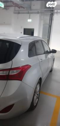 יונדאי i30 Inspire סטיישן אוט' 1.6 (135 כ"ס) בנזין 2015 למכירה בנתניה