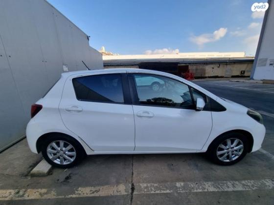 טויוטה יאריס Sky אוט' 1.3 (99 כ"ס) בנזין 2015 למכירה בחיפה