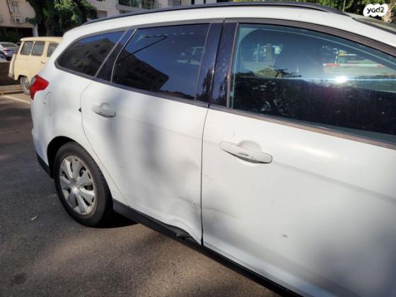 פורד פוקוס Trend סטיישן אוט' 1.6 (125 כ''ס) בנזין 2013 למכירה בתל אביב יפו