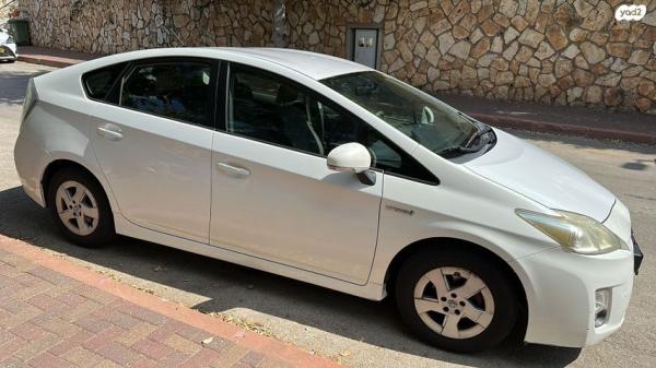 טויוטה פריוס GLI הייבריד אוט' 1.8 (99 כ"ס) בנזין 2010 למכירה בכוכב יאיר u002F צור יגאל