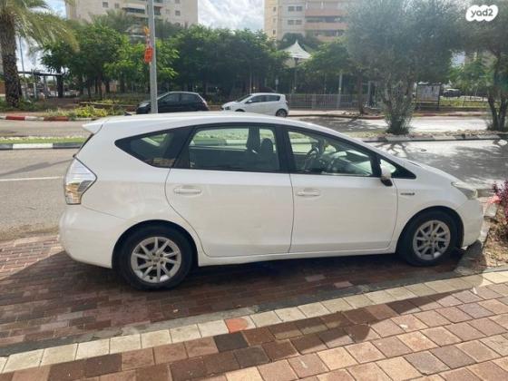 טויוטה פריוס פלוס הייבריד Luxury אוט' 1.8 (99 כ"ס) בנזין 2015 למכירה באור יהודה
