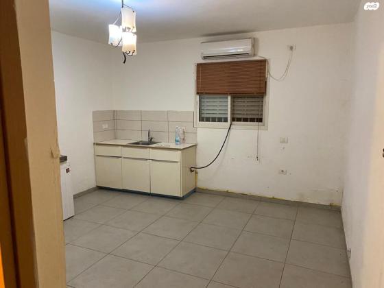 פרץ נפתלי 4 (מרכז העיר צפון)