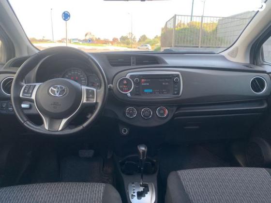 טויוטה יאריס Style אוט' 1.3 (99 כ"ס) בנזין 2013 למכירה בנתניה
