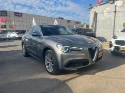 אלפא רומיאו סטלויו 4X4 First Edition אוט' 2.0 (280 כ''ס) בנזין 2017 למכ