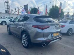 אלפא רומיאו סטלויו 4X4 First Edition אוט' 2.0 (280 כ''ס) בנזין 2017 למכ