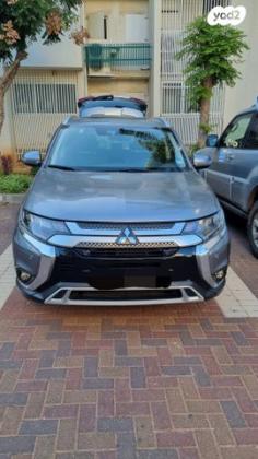 מיצובישי אאוטלנדר Premium אוט' 7 מק' 2.0 (150 כ''ס) בנזין 2021 למכירה ברעננה