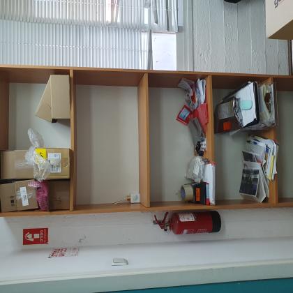 ריהוט משרדי במצב מעולה למכירה