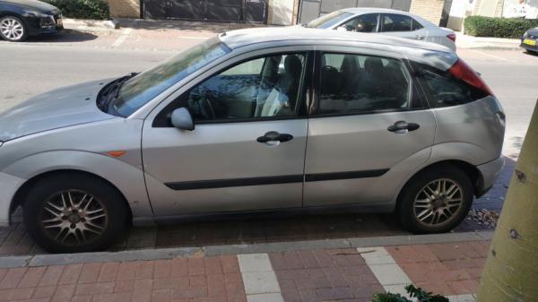 פורד פוקוס GLX הצ'בק אוט' 1.6 (100 כ"ס) בנזין 2002 למכירה ברחובות