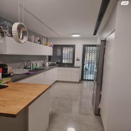 אליהו מרידור 75 (פסגת זאב מזרח)