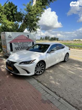 לקסוס ES300H Premium MM12 הייבריד אוט' 2.5 (178 כ''ס) בנזין 2021 למכירה בכפר ביאליק