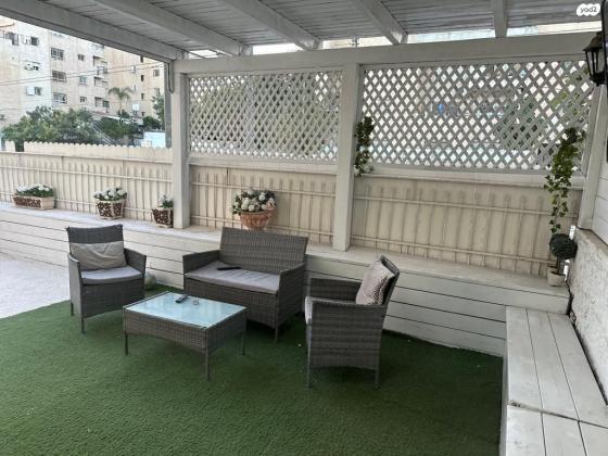 שדרות משה דיין 11 (פסגת זאב צפון)