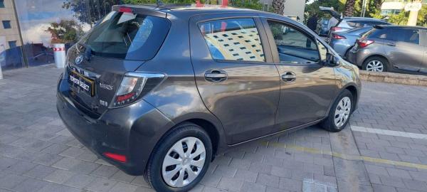 טויוטה יאריס הייבריד Hybrid אוט' 1.5 (74 כ''ס) בנזין 2014 למכירה ברעננה