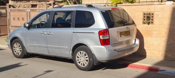 קיה קרניבל LX אוט' 7 מק' 2.7 (189 כ''ס) בנזין 2010 למכירה ברמת השרון