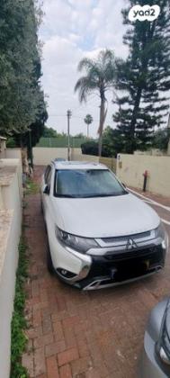מיצובישי אאוטלנדר Premium אוט' 7 מק' 2.0 (150 כ''ס) בנזין 2021 למכירה בהרצליה