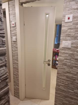 דלת אמבטיה כולל משקוף !!