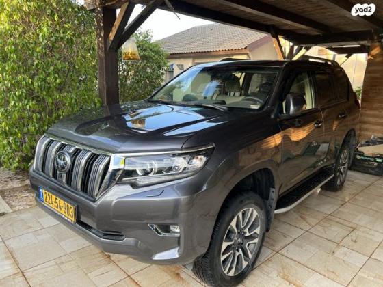 טויוטה לנד קרוזר ארוך Sahara אוט' 7 מק' דיזל 5 דל' 2.8 (204 כ"ס) דיזל 2023 למכירה במולדת