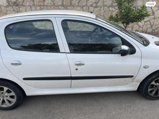 פיג'ו 206 + Urban ידני 5 דל' 1.4 (73 כ''ס) בנזין 2011 למכירה באשכולות