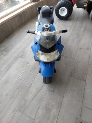 אופנוע BMW ממונע לילדים צריך