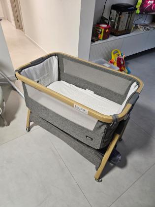 עריסת תינוק מפוארת עם מסגרת