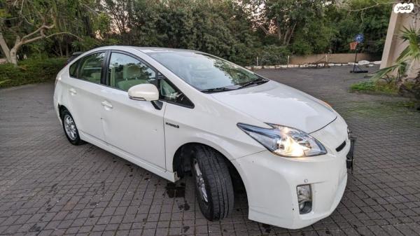 טויוטה פריוס GLI הייבריד אוט' 1.8 (99 כ"ס) בנזין 2010 למכירה בתל אביב יפו