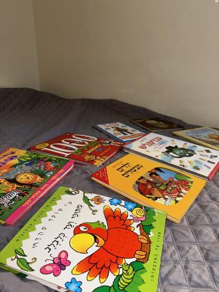 מגוון ספרי הלימוד והחינוך מהנמכרים