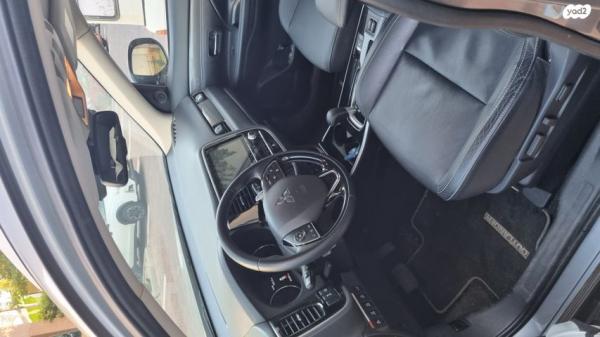 מיצובישי אאוטלנדר Premium אוט' 7 מק' 2.0 (150 כ''ס) בנזין 2021 למכירה ברעננה