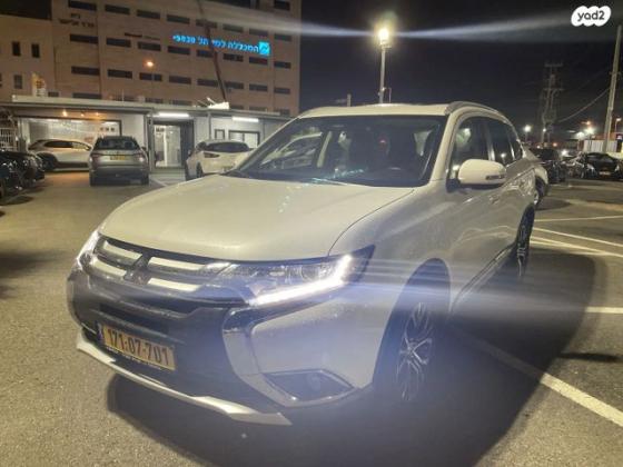 מיצובישי אאוטלנדר Premium אוט' 7 מק' 2.0 (150 כ''ס) בנזין 2018 למכירה ב