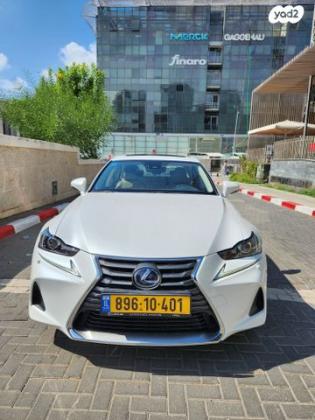 לקסוס IS300h Luxury SR הייבריד אוט' 2.5 (181 כ''ס) בנזין 2019 למכירה ברמת השרון