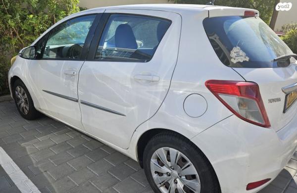 טויוטה יאריס Style אוט' 1.3 (99 כ"ס) בנזין 2013 למכירה בנהריה