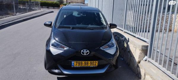 טויוטה אייגו (AYGO) X-Play ידני 1.0 (72 כ''ס) בנזין 2022 למכירה במגדל העמק