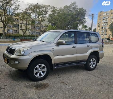 טויוטה לנד קרוזר ארוך 4X4 Luxury אוט' 8 מק' 4.0 (250 כ''ס) בנזין 2004 למכירה בערד