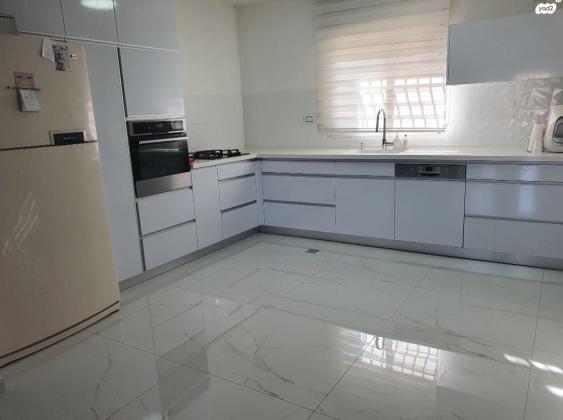 מזל אריה 8 (פסגת זאב צפון)