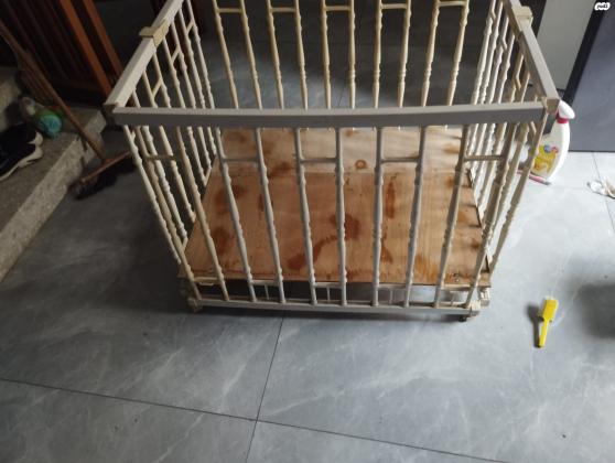 לול מפלסטיק בצבע לבן מידותיו