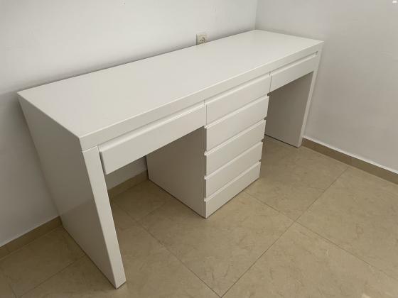 במצב מצוייןשולחן כתיבה + 2