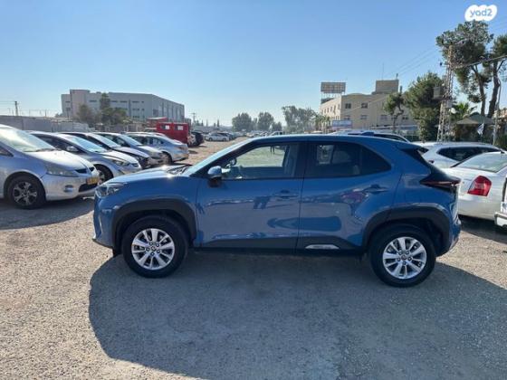 טויוטה יאריס קרוס HSD Urban אוט' 1.5 (92 כ''ס) בנזין 2022 למכירה בכפר סבא